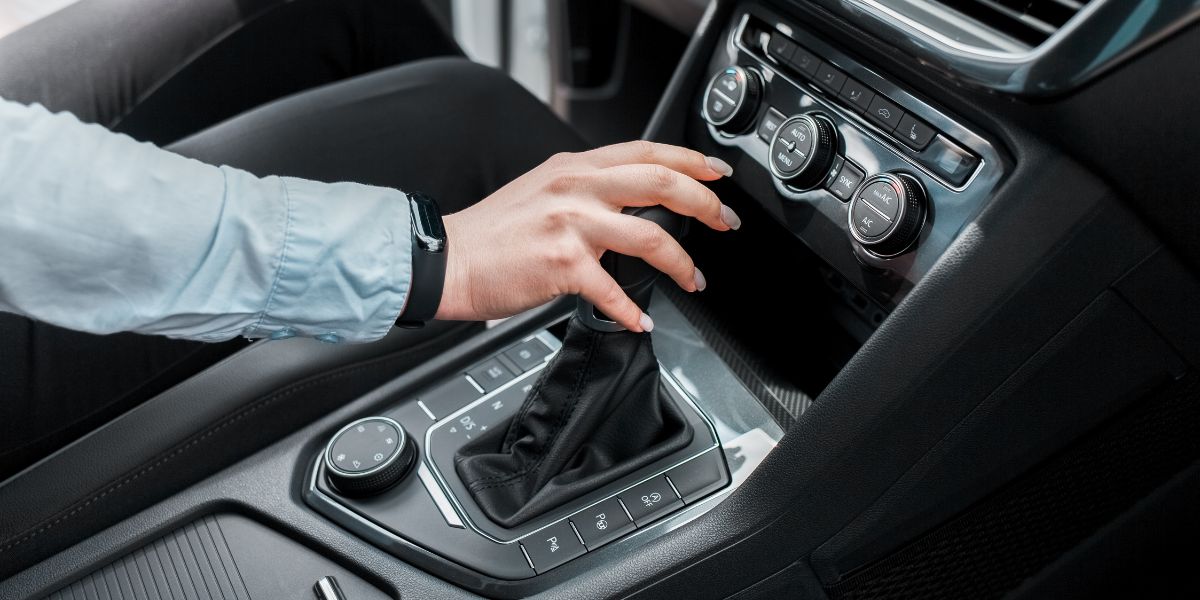 Why Choosing The Right Transmission For Your Dubai Rental Car Experience?